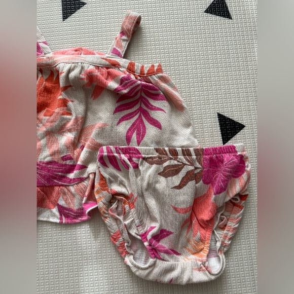 Carter's|Baby girl two piece floral matching set-bloomers & open back tank•••12M - Picture 2 of 5